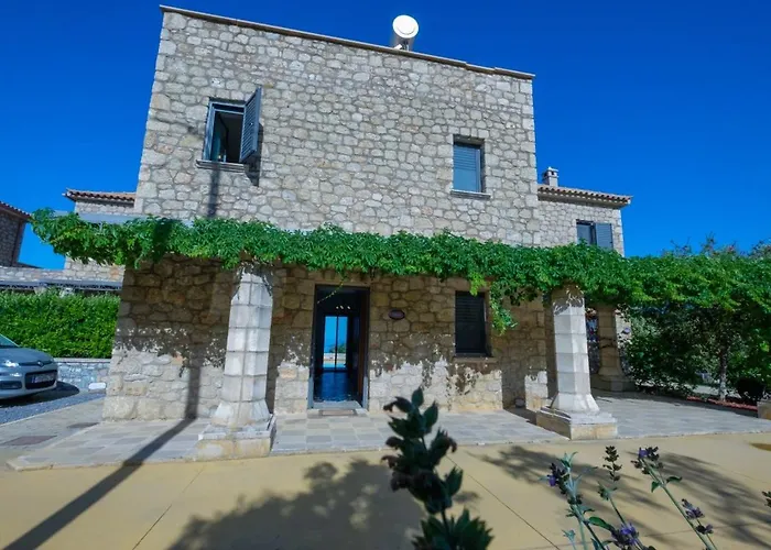 Villa Trochalo 2 *